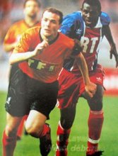 Gilles Thiéblemont (?) devant George Weah. | archivesparisfootball.wordpress.com | 1691