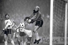 Jacky Rose sort devant Roland Wagner, sous les yeux de Jean-Marc Miton. | www.lequipemagazine.fr | 1524